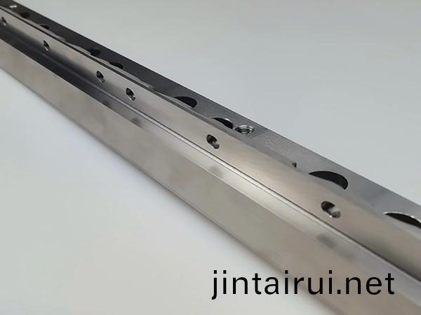 固(gu)定刀(dao)架(jia)，定刀架(jia)，得人精(jing)工定製(zhi)切(qie)粒機(ji)配(pei)件(jian)
