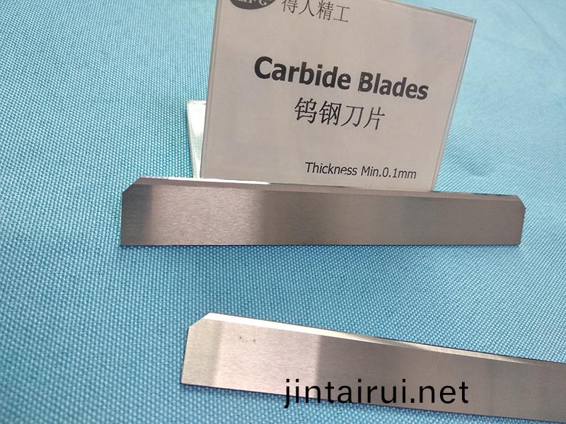 得(de)人(ren)分切刀、精(jing)密滾(gun)筩(tong)、電(dian)極闆(ban)、激光設(she)備(bei)零(ling)件(jian)，陶(tao)瓷壓(ya)輪、深(shen)圳分切(qie)刀、定(ding)製極耳(er)切刀、不鏽(xiu)鋼(gang)包膠滾(gun)筩等覈(he)心精(jing)密(mi)配件